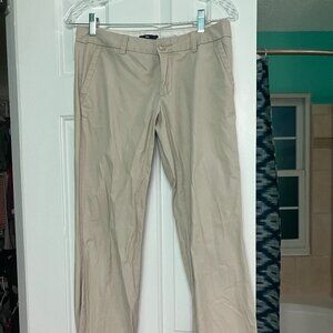 GAP size 2 straight leg, classic khakis! Great condition, no signs of wear